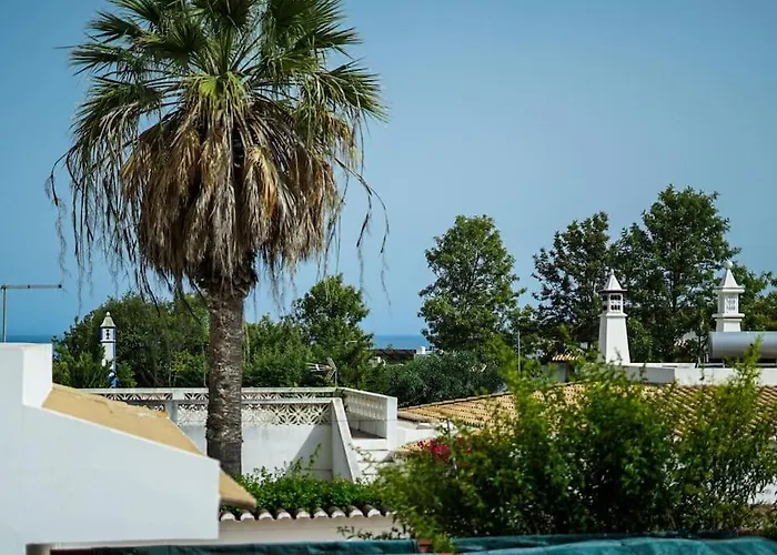 Rainbow House - Sea View & Pool & Garage & Garden & Albufeira